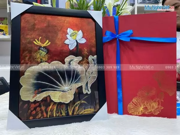 Quà tân gia khai trương - Tranh sơn mài hoa sen 35x45