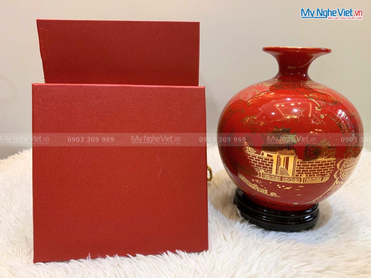 Quà tân gia bình hút tài lộc vẽ tam cảnh nền đỏ